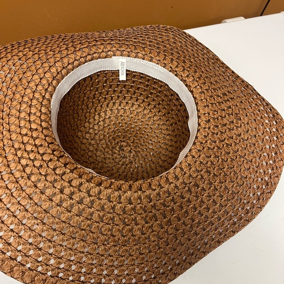 Ladies hat for sale - Picture 4 of 4